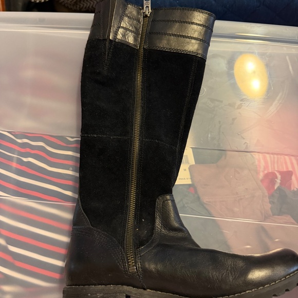 Timberland Black boots suede and leather. - Picture 4 of 6